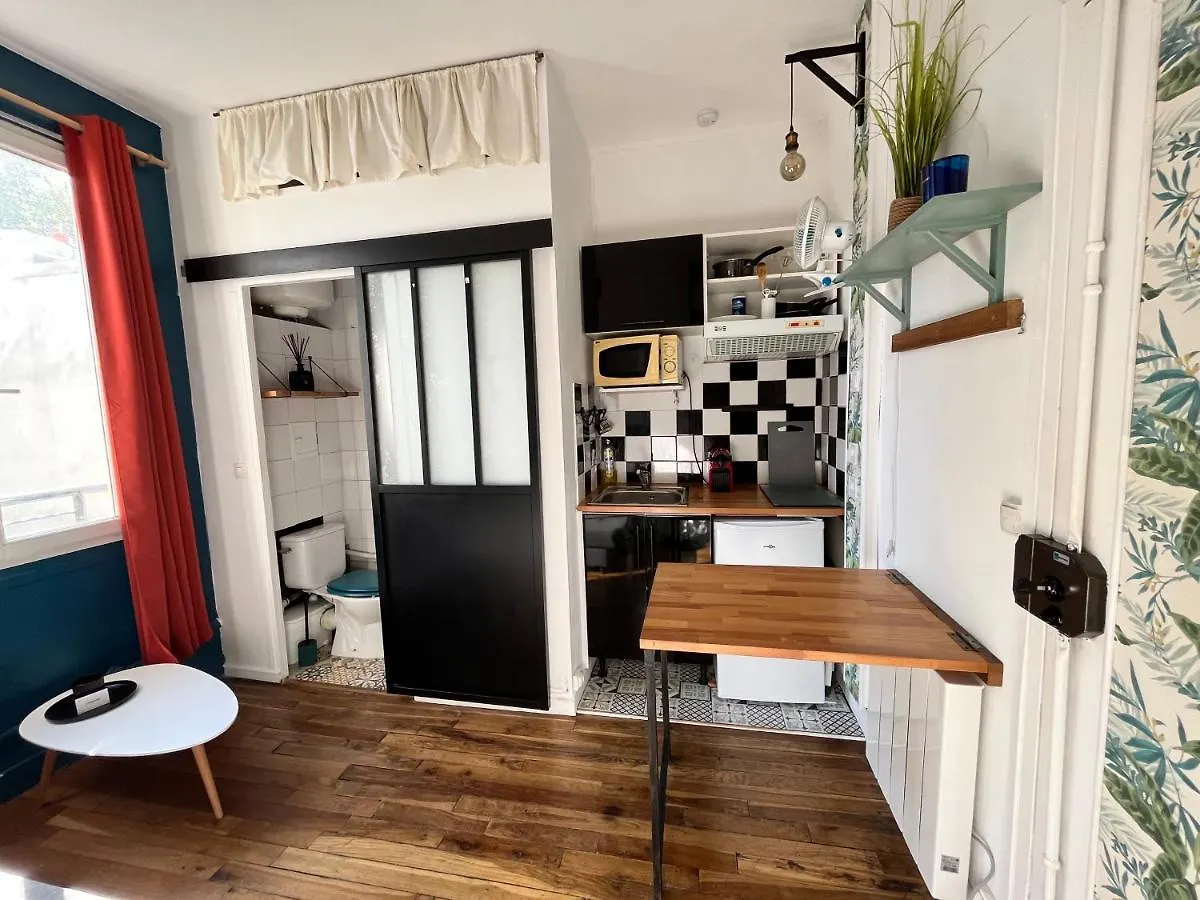 Nice Little Apartment Center Paris